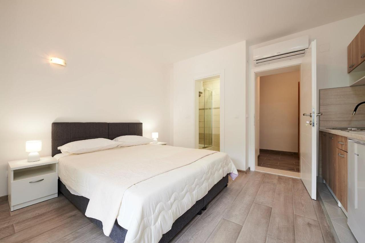 Ferienwohnung Cutan Trogir Exterior foto