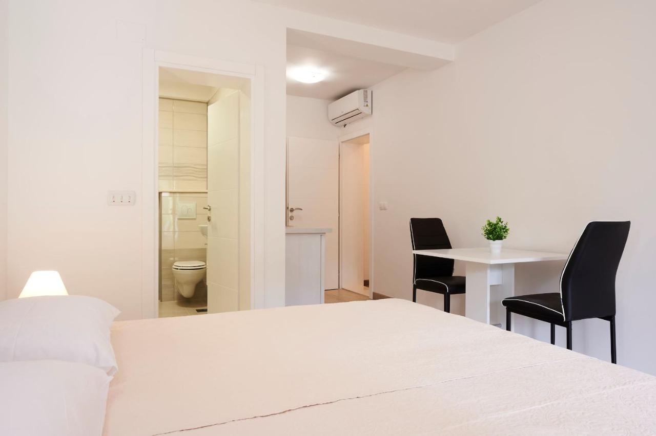 Ferienwohnung Cutan Trogir Exterior foto