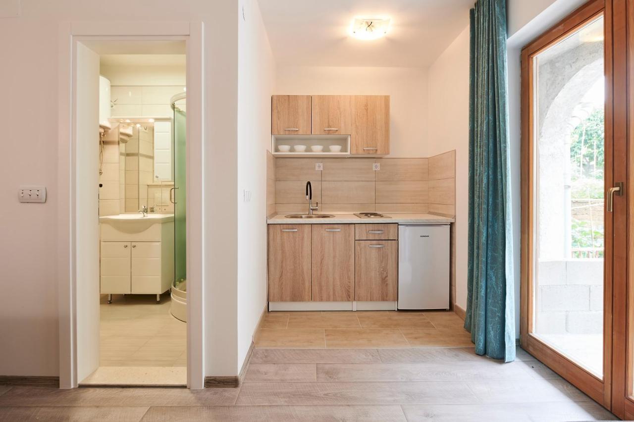 Ferienwohnung Cutan Trogir Exterior foto