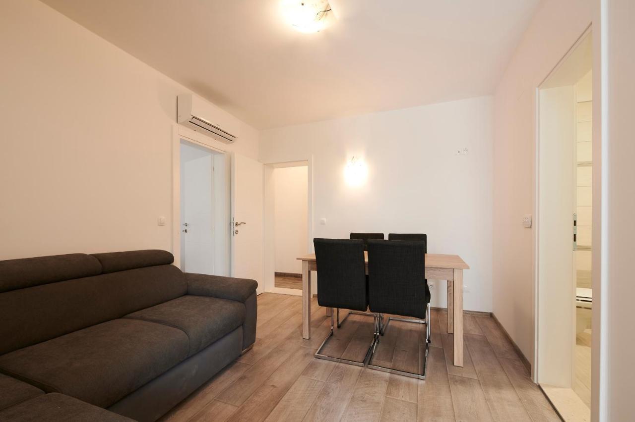 Ferienwohnung Cutan Trogir Exterior foto