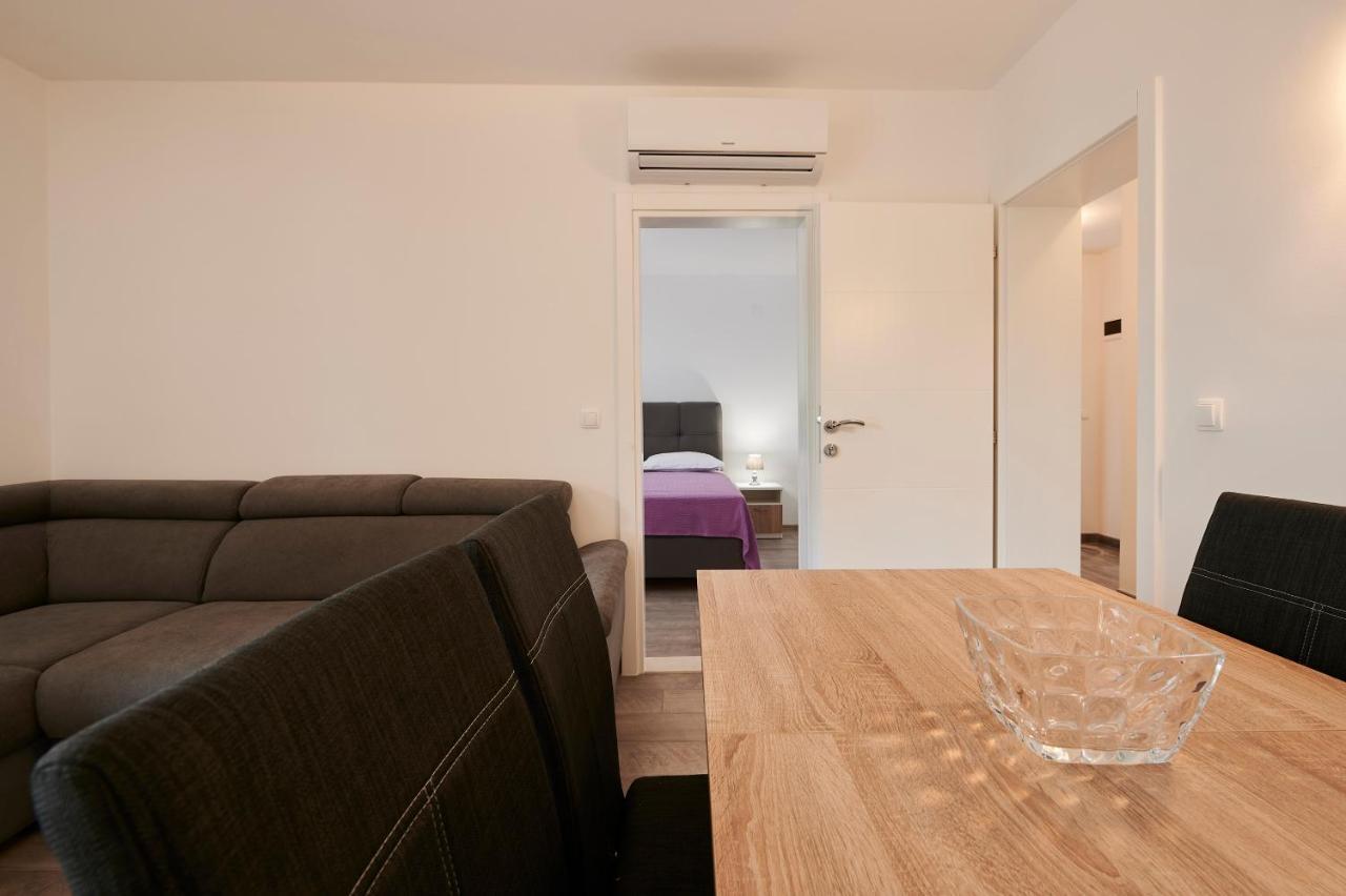 Ferienwohnung Cutan Trogir Exterior foto